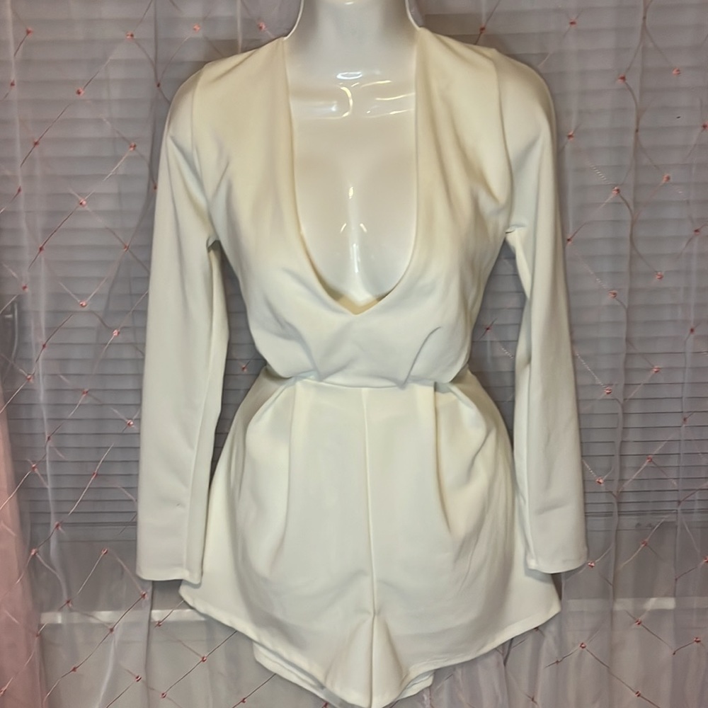 🫧Fashion Nova🫧White Romper🫧Size M🫧